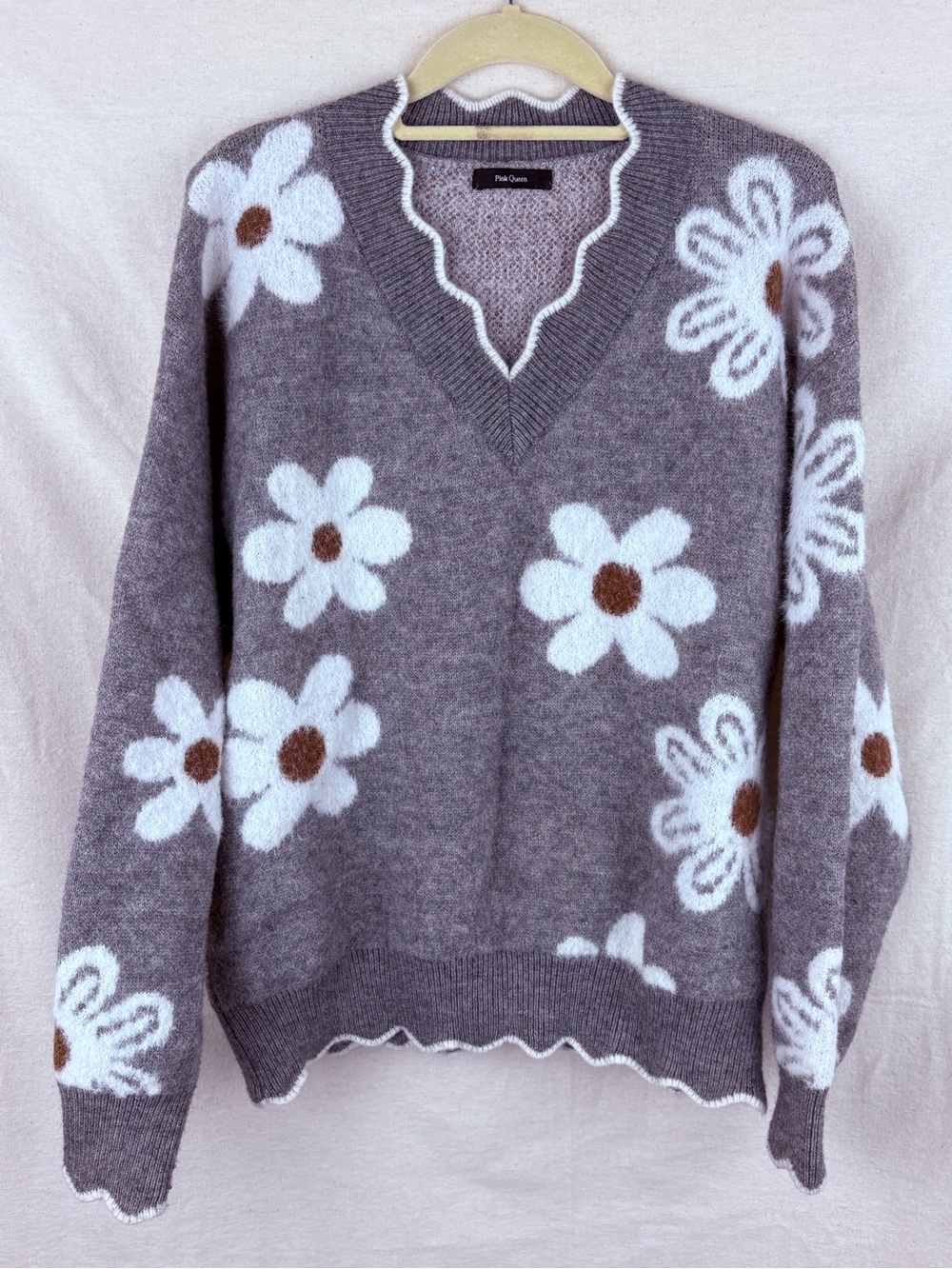 Floral V-Neck Sweater - Gray & White Scallop Trim XL Fuzzy Knit